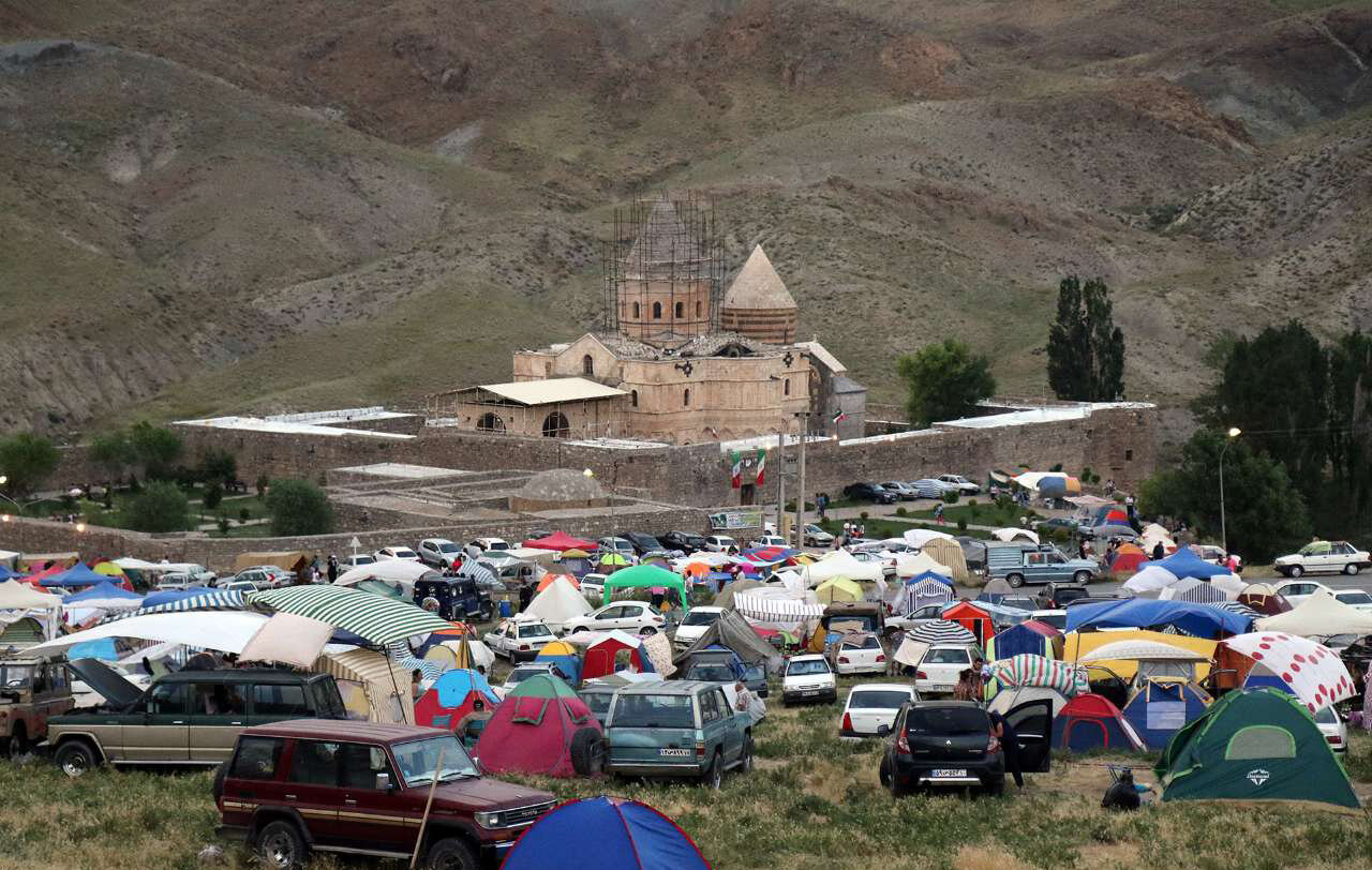 Pilgrims flock to St. Thaddeus for Badarak ritual