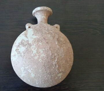  Ancient clay canteen discovered in western Iran