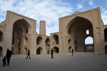  Iwans at the Jameh Mosque of Ardestan (c. 1158–1160), central Iran.