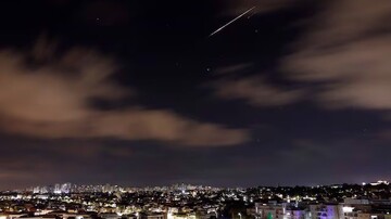 A surface-to-surface missile was launched from Yemen towards Israel, as seen from Ashkelon, on September 27, 2024. (Reuters photo)