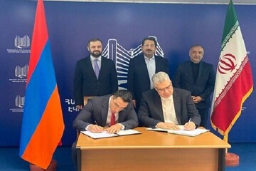 Iran, Armenia sign barter trade agreement in Yerevan