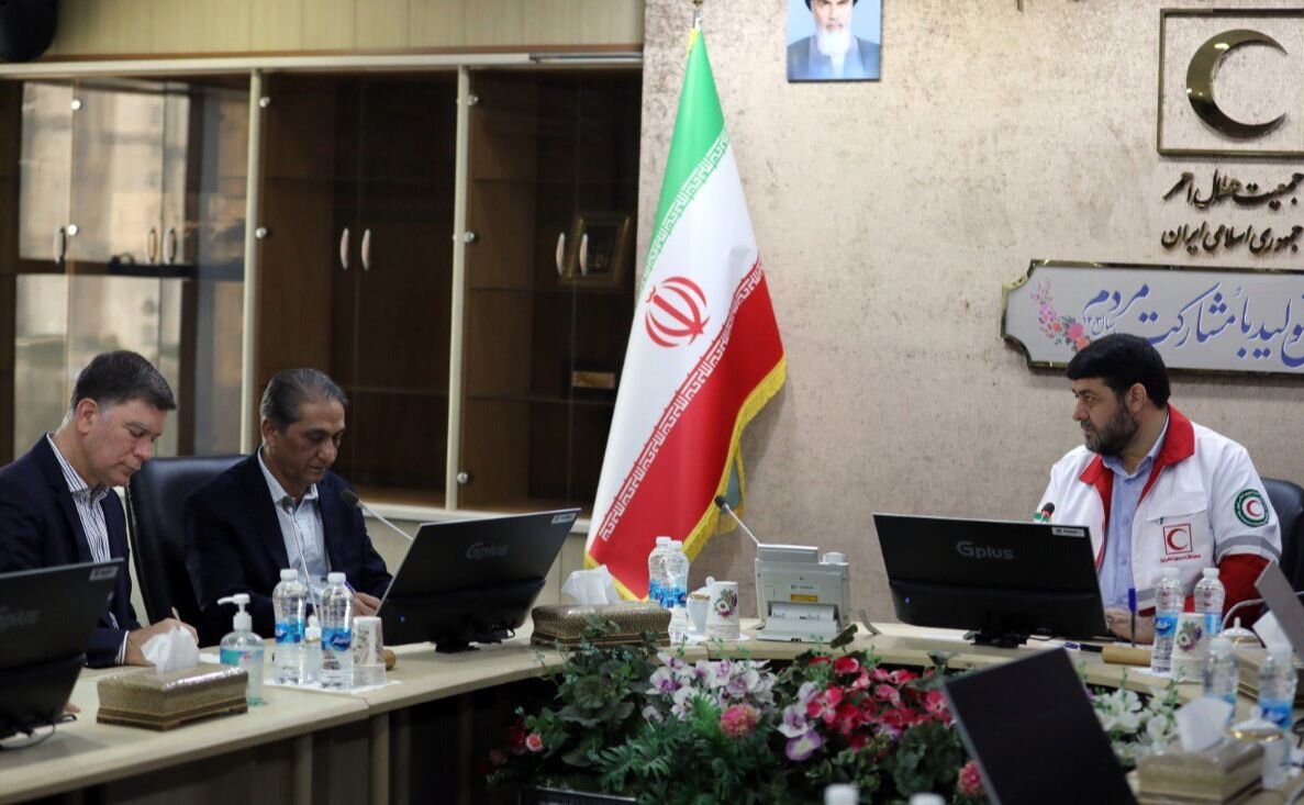 IRCS, ICRC, IFRC discuss ways to help war-affected Lebanese