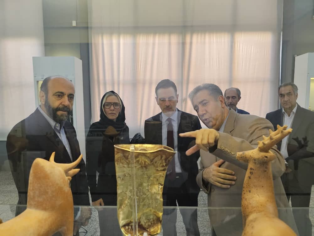 Spanish ambassador visits National Museum of Iran