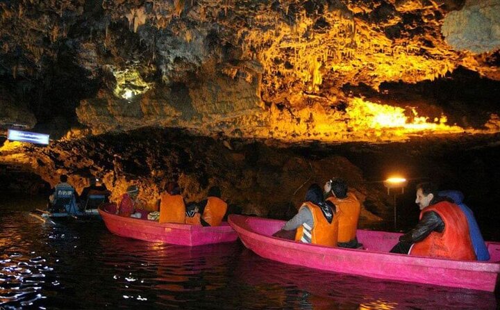 Tourism minister calls for five-year development plan for Ali-Sadr Cave