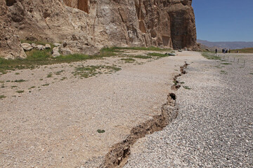 Land subsidence threatens Takht-e Jamshid, Naqsh-e Rostam archaeological sites