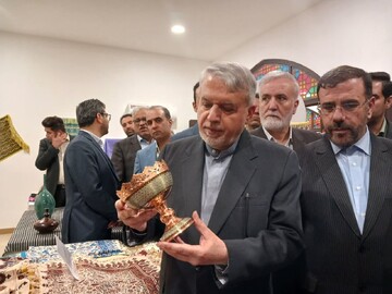 Tourism minister inaugurates multi-storey bazaar of handicrafts in Shiraz