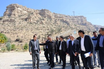 Tourism minister visits historical sites in Firuzabad of Fars province