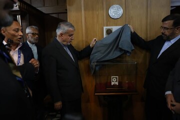 Imam Reza (AS) inheritance coin unveiled by tourism minister in Shiraz