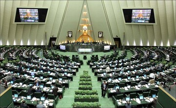 Iranian parliament upholds ban on dual nationals in key government roles