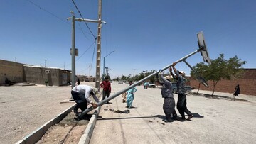 Environmentally friendly streetlights installed in refugee settlements