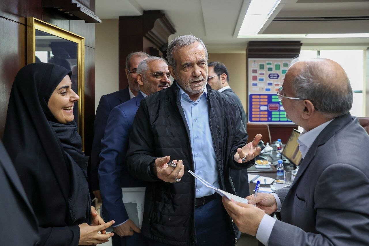 Pezeshkian and Minister Sadegh