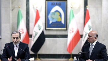 Iranian Foreign Minister Abbas Araghchi and Iraqi counterpart Faud Hussien in a press conference (file photo)