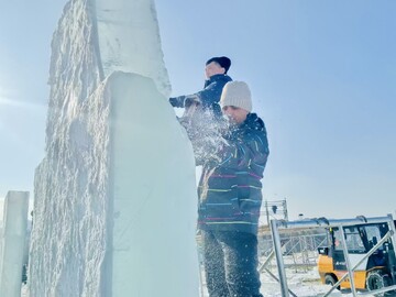 Mohammad Moslem in the ice sculture competition in Changchun.jpg