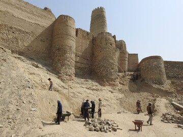 Restoration of Manujan fortress in southern Iran begins