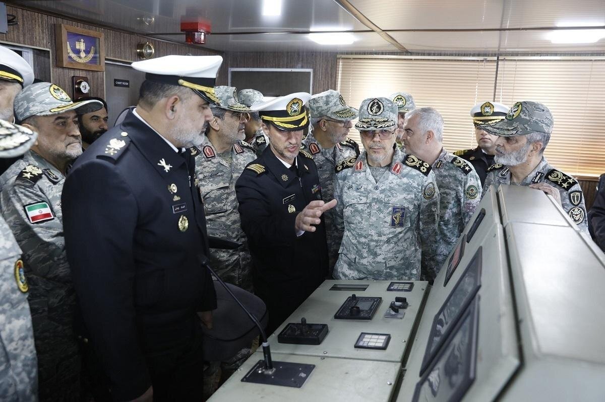 Top Iranian commanders at the Zagros Destroyer