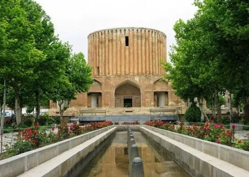 Discover Qasr-e Khorshid: a jewel of Persian history and architecture