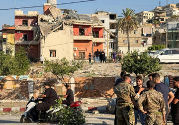 Lebanese civilians bravely defy warnings by the Israeli occupation army and return to their houses in the south