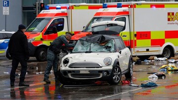 car drives into people in Munich