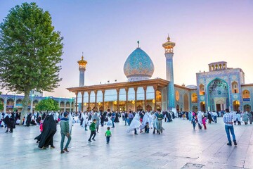 Shah Cheragh’s booth highly welcomed by visitors at Tehran fair