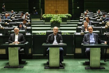 Iranian parliament holds closed session on economic issues