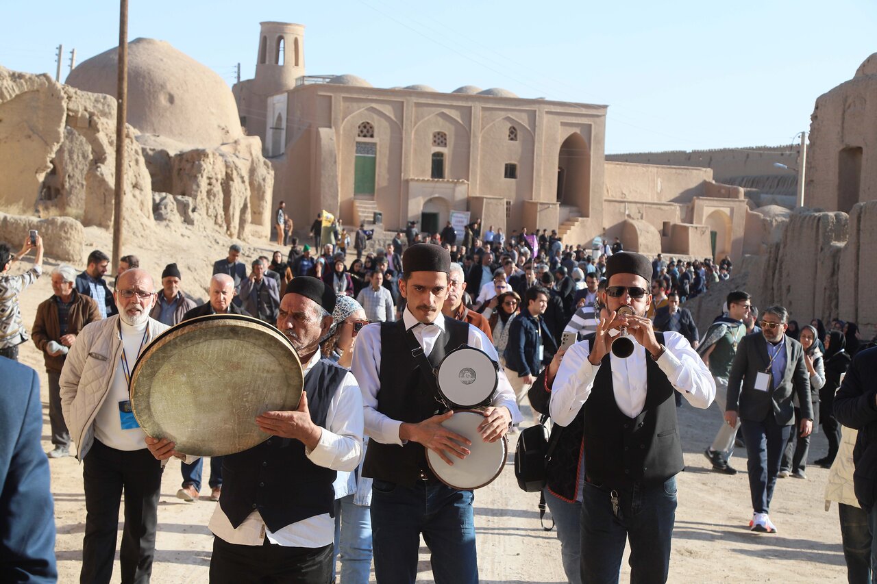 Day three: foreign tour operators experience the majesty of Varzaneh Desert