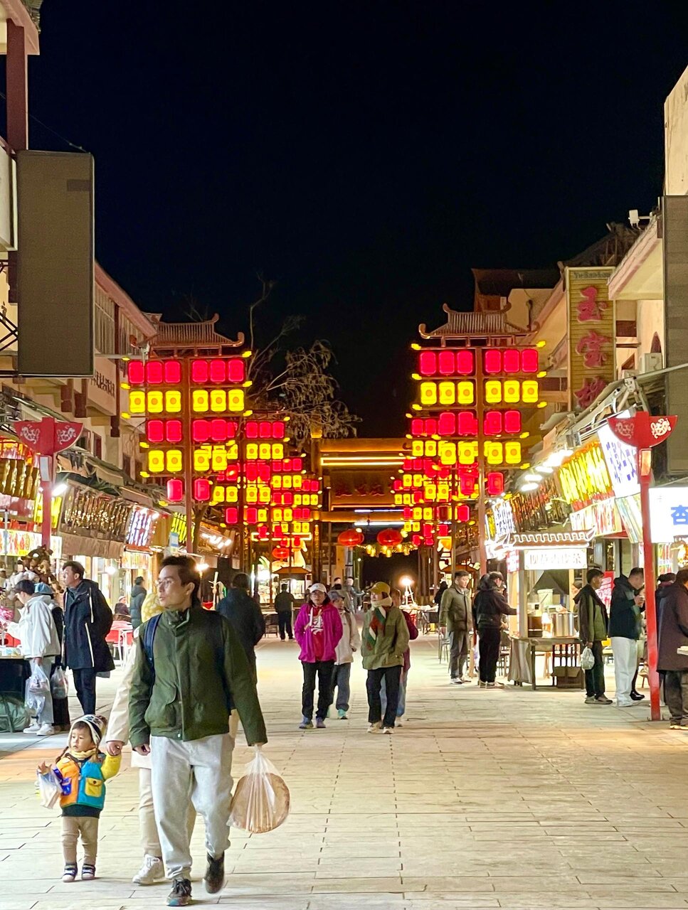 Dunhuang Night Market: Great opportunity for evening walk, souvenir shopping