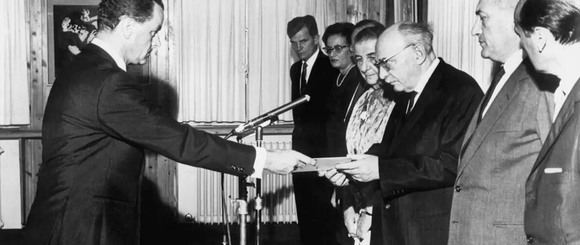 Establishing diplomatic relations between Israel and Germany