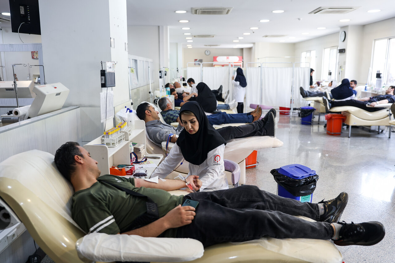 Blood donors help people injured in port explosion