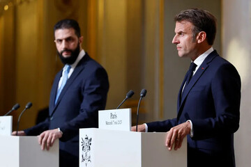 French President Emmanuel Macron and Syrian President Ahmed al-Sharaa attend a joint news conference after a meeting at the Elysee Palace in Paris, on May 7, 2025 [Stephanie Lecocq/Pool/AFP]