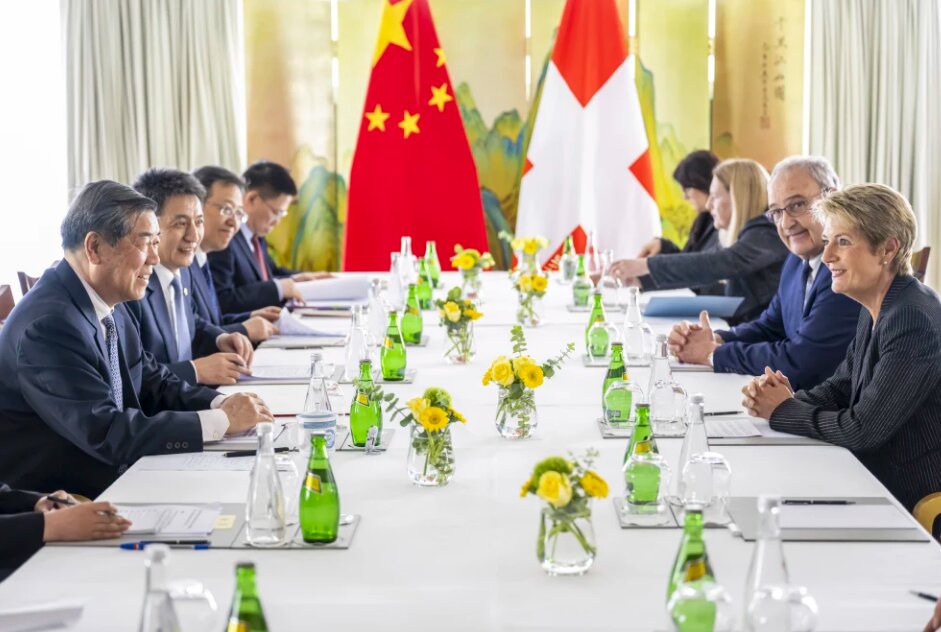China, US hold talks regarding war trade