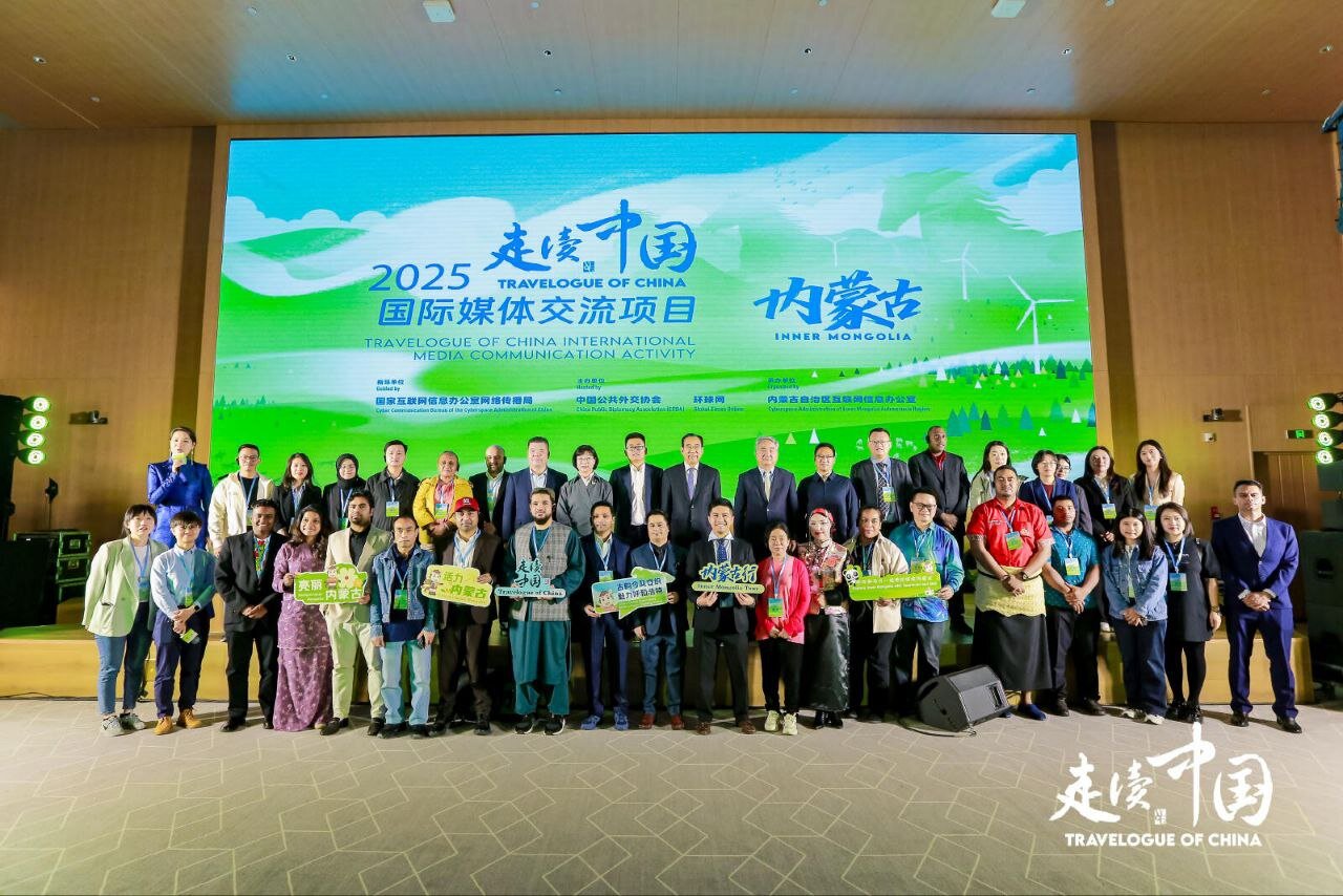 International journalists involved in the "Travelogue of China" project gathered for a group photo at a tech innovation center in Hohhot, Inner Mongolia, on May 12, 2025