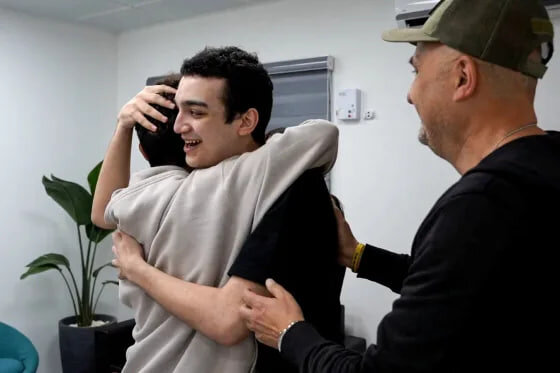 American-Israeli soldier Edan Alexander is reunited with his family
