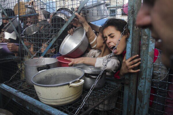 Hungry Palestinians in north Gaza