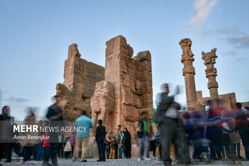Iran, Egypt to begin tourist exchanges soon: cultural heritage minister