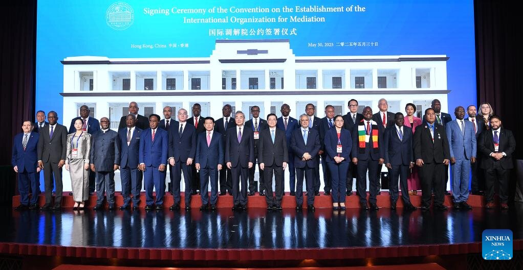 Chinese Foreign Minister Wang Yi participated in a group photo alongside other dignitaries during the signing ceremony for the Convention on the Establishment of the International Organization for Mediation (IOMed) held in Hong Kong Special Administrative Region on May 30, 2025