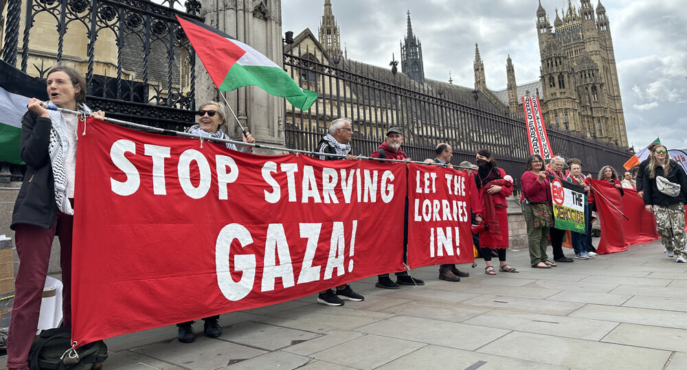 UK poeple against Israel