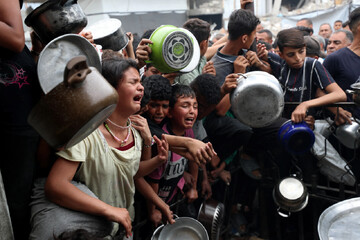 Starved children in Gaza begging for food