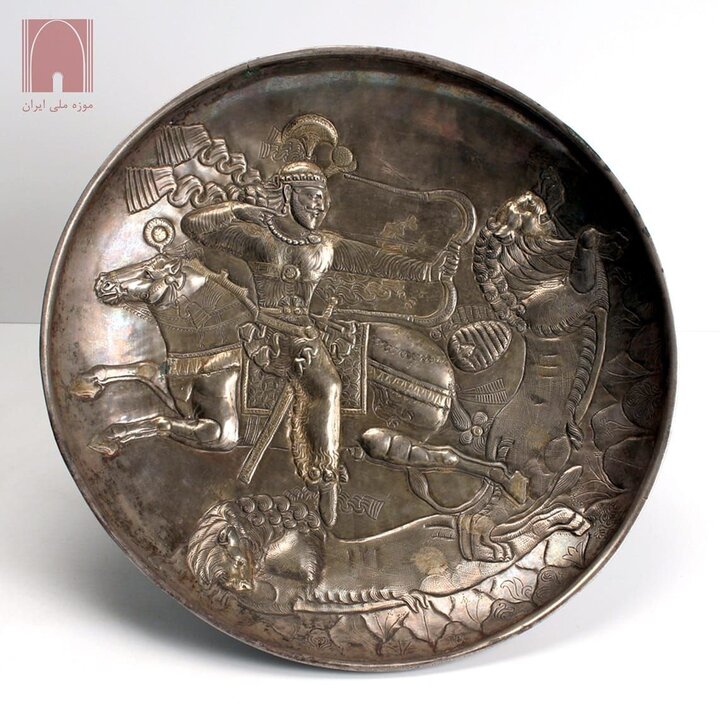 Echoes of the past: silver plate with lion hunt scene