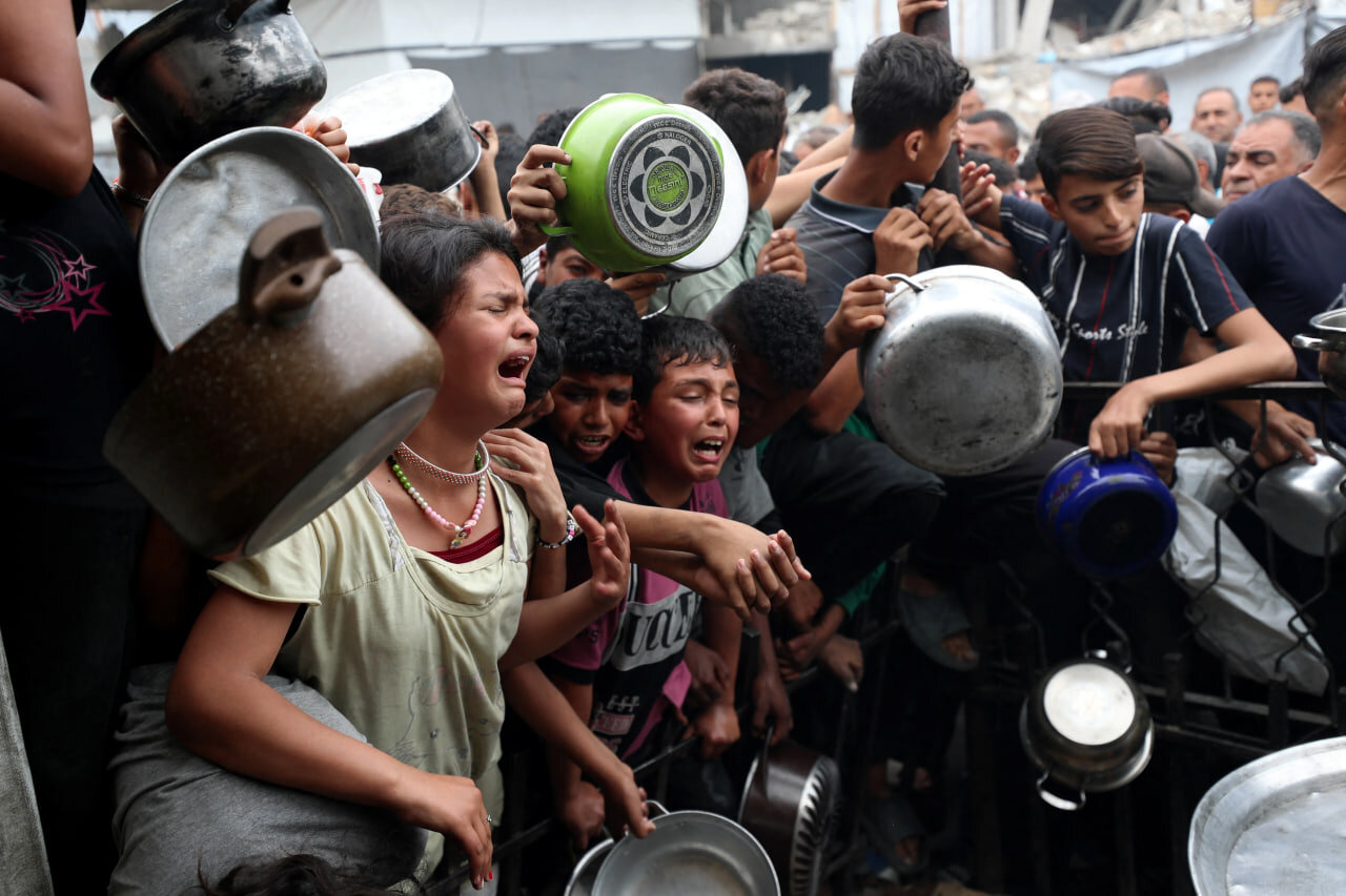 Starved children in Gaza begging for food