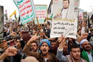 Yemeni protesters shout slogans during a rally to show solidarity with Palestinians in Gaza, in Sanaa, on July 4, 2025 [Khaled Abdullah/Reuters]