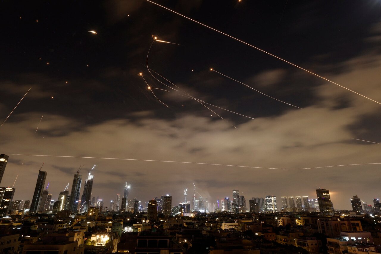Iranian missiles over Tel Aviv