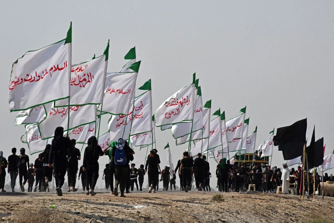 File photo depicts Shia Muslim pilgrims marching toward the holy city of Karbala, ahead of the Arbaeen religious ceremony. Each year, pilgrims converge in large numbers to the holy Iraqi cities of Najaf and Karbala ahead of Arbaeen, which marks the 40th day after Ashura, commemorating the seventh century martyrdom of Prophet Mohammed’s grandson Imam Hussein (AS).