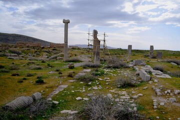 Iran’s culture minister calls for accelerated excavations at ancient city of Istakhr