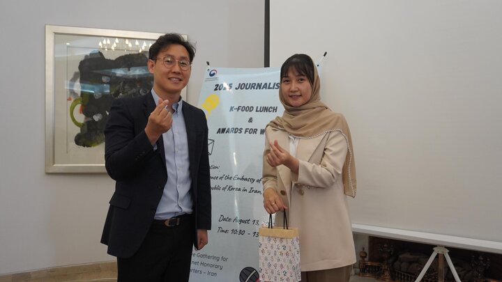 South Korean embassy in Tehran awards Iranian youth for K-Food writing competition
