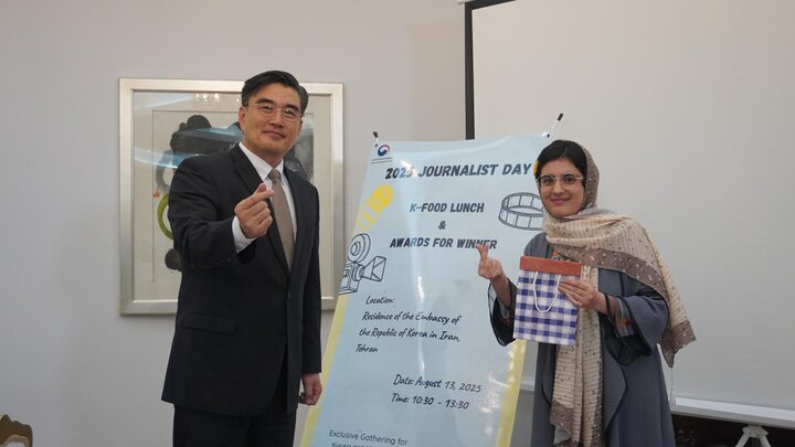 South Korean embassy in Tehran awards Iranian youth for K-Food writing competition