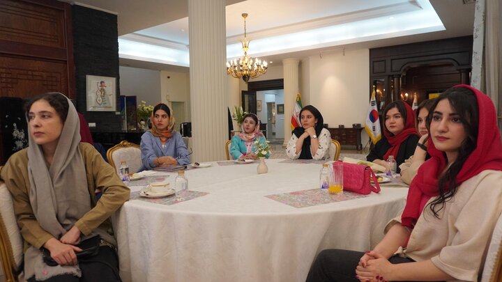 South Korean embassy in Tehran awards Iranian youth for K-Food writing competition