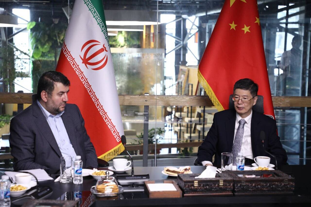 Iran’s Hossein Roozbeh and Chinese Ambassador to Iran Cong Peiwu (right) holding talks