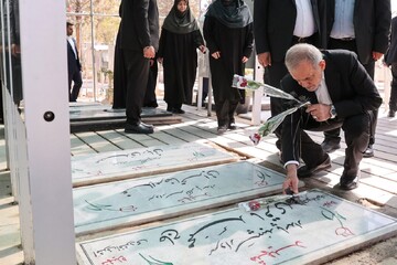 Pezeshkian in cemetary