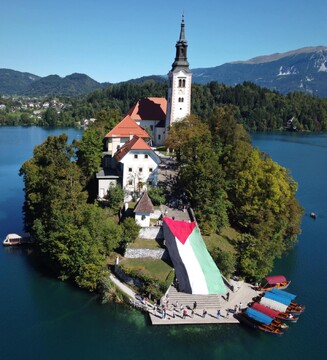 Lake Bled, host of the Bled Strategic Forum, which started on Monday and continues through Tuesday, with European leaders—including EU High Representative for Foreign Affairs Kaja Kallas—in attendance. (Photo: Kremsnita group)