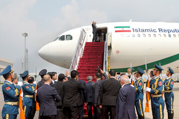 Pezeshkian going isnside his plane